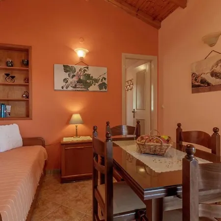 Apartment Charming Studio Just Steps From Paramonas Beach *