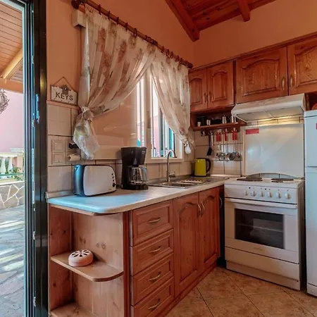 Charming Studio Just Steps From Paramonas Beach