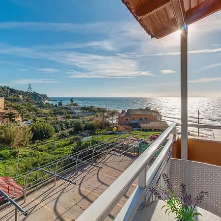 Apartment Charming Studio Just Steps From Paramonas Beach *